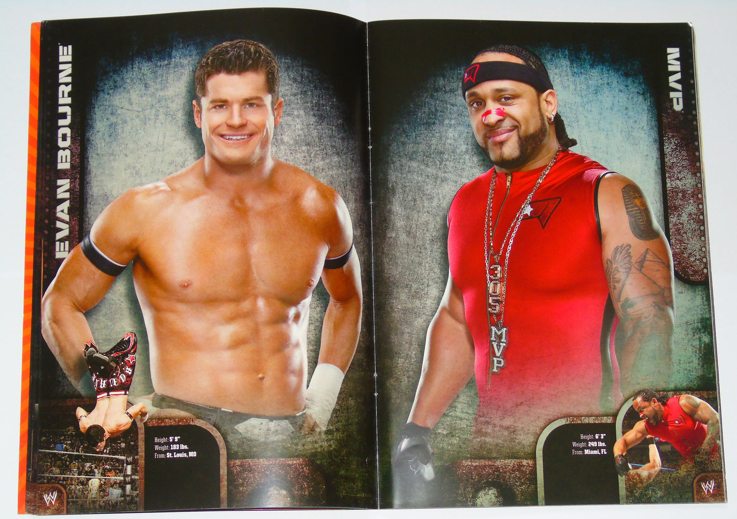 WWE Wrestling UK Tour 2010 Official Event Program Signed By Edge, Wade Barrett, Beth Phoenix, The Hart Dynasty & Rosa Mendes