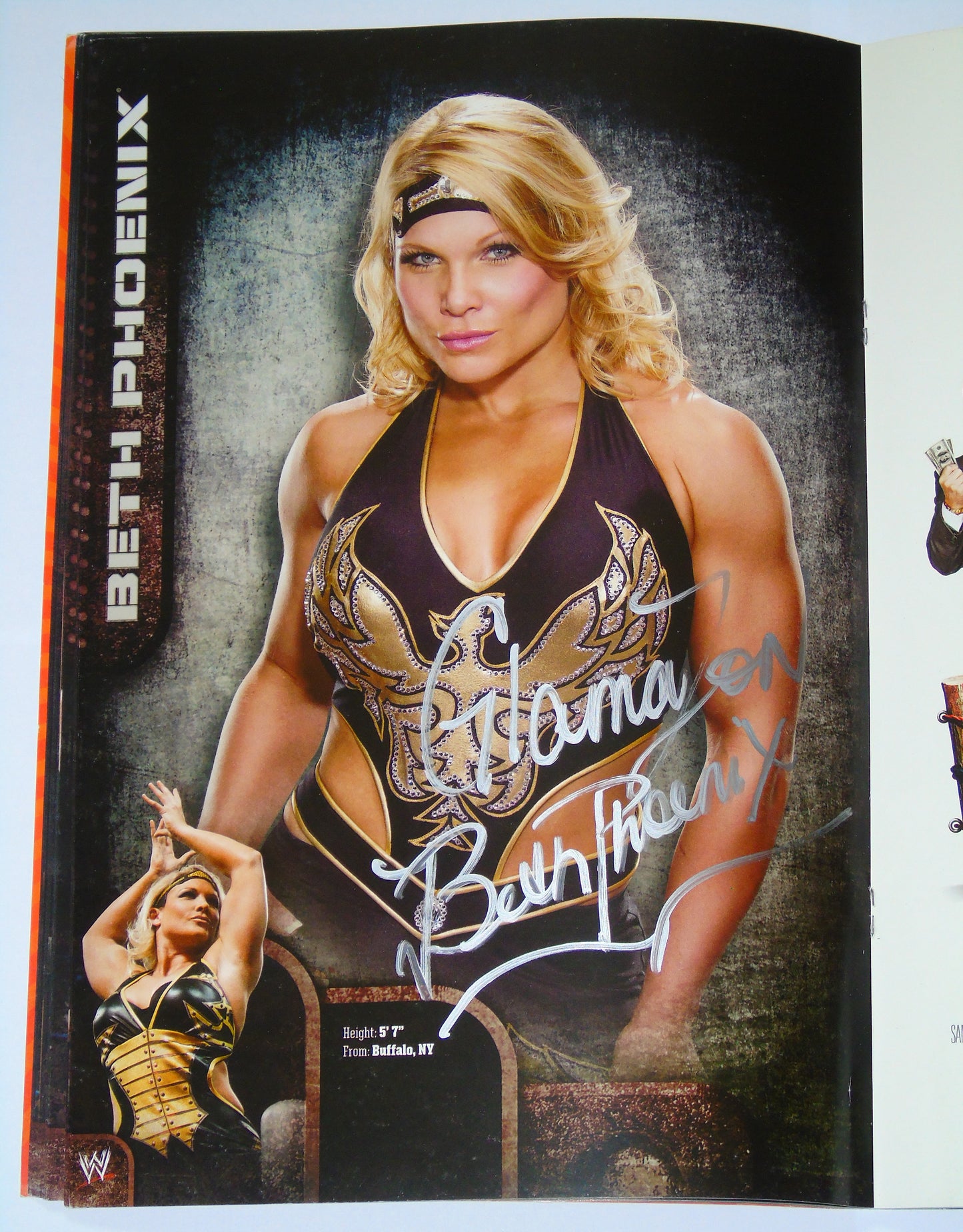 WWE Wrestling UK Tour 2010 Official Event Program Signed By Edge, Wade Barrett, Beth Phoenix, The Hart Dynasty & Rosa Mendes