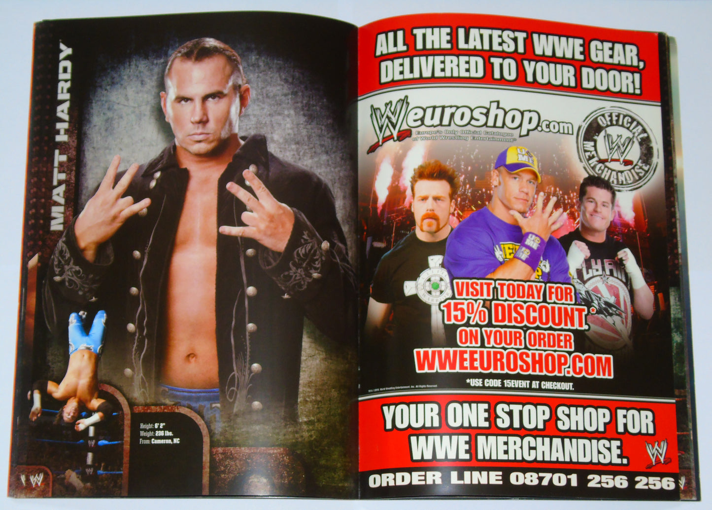 WWE Wrestling UK Tour 2010 Official Event Program Signed By Edge, Wade Barrett, Beth Phoenix, The Hart Dynasty & Rosa Mendes