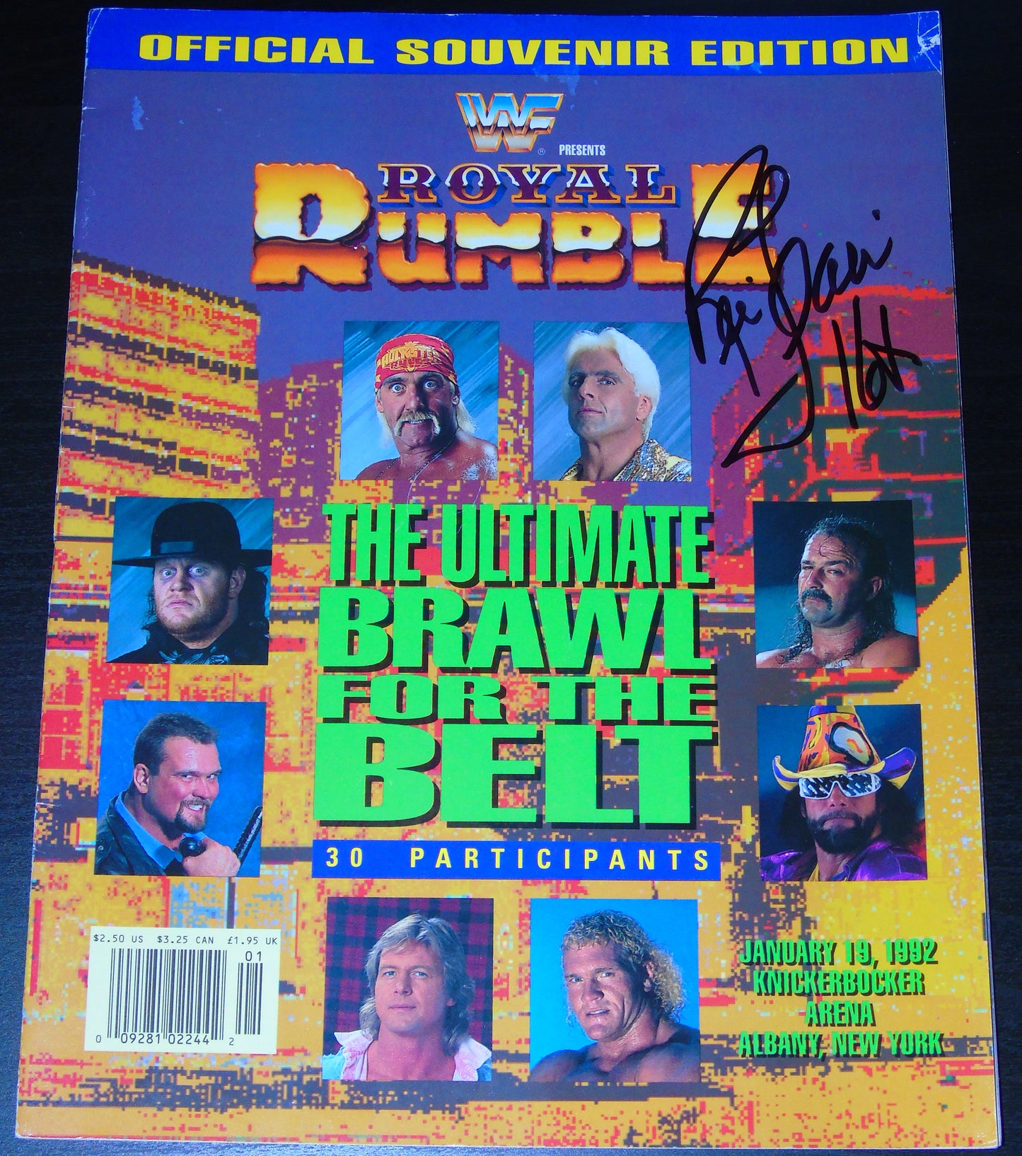 WWF ROYAL RUMBLE 1992 OFFICIAL SOUVENIR MAGAZINE/PROGRAMME SIGNED BY THE NATURE BOY RIC FLAIR